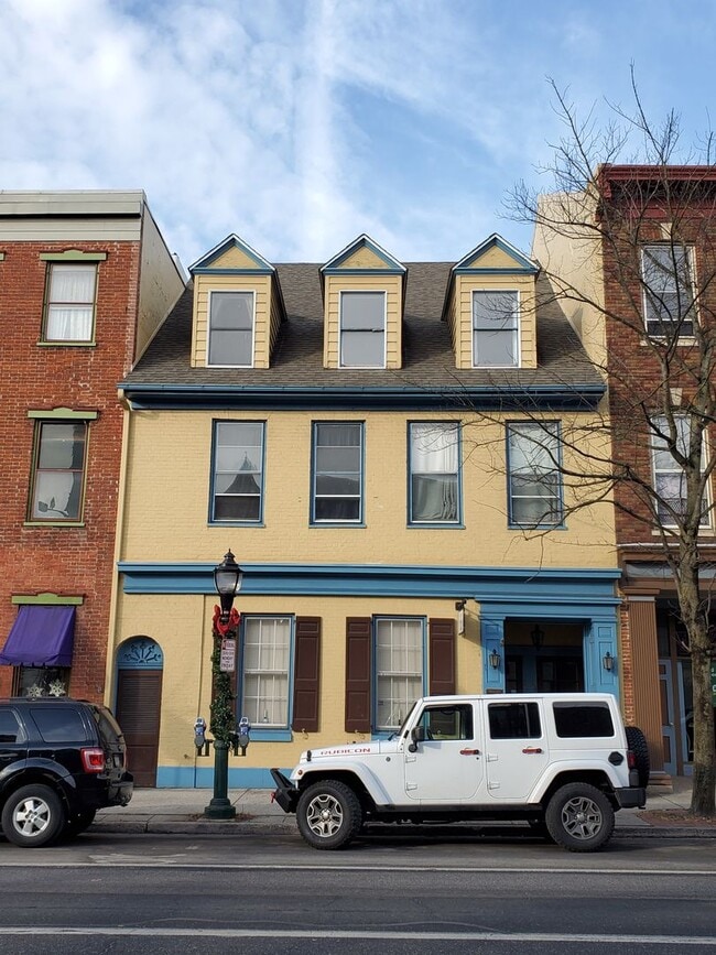 Building Photo - 34 S Hanover St Unit 34 S Hanover St, Apt 3, Carlisle, PA 17013