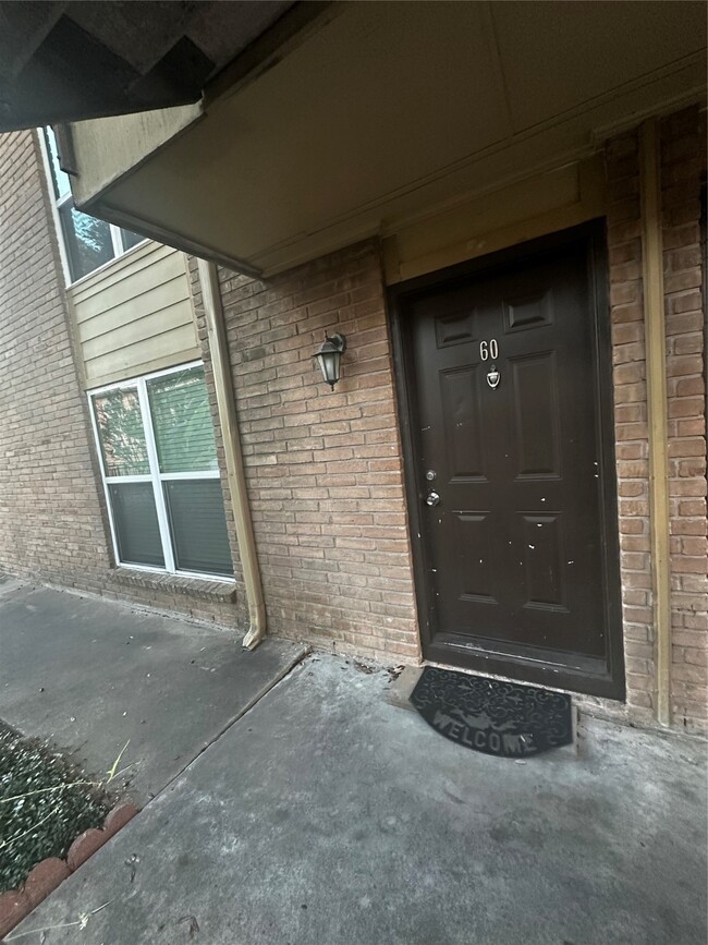 Building Photo - 8110 Albacore Dr Unit 60