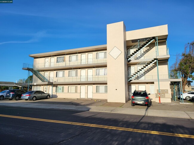 Building Photo - 2488 Market Ave Unit 10 Rental
