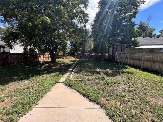 Photo - Cute Home in a Great Neighborhood - LICENS...