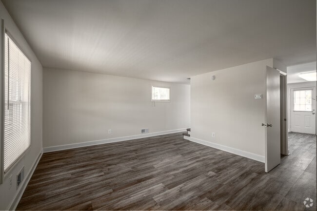 3BR, 1BA - 1,768SF - Living Room