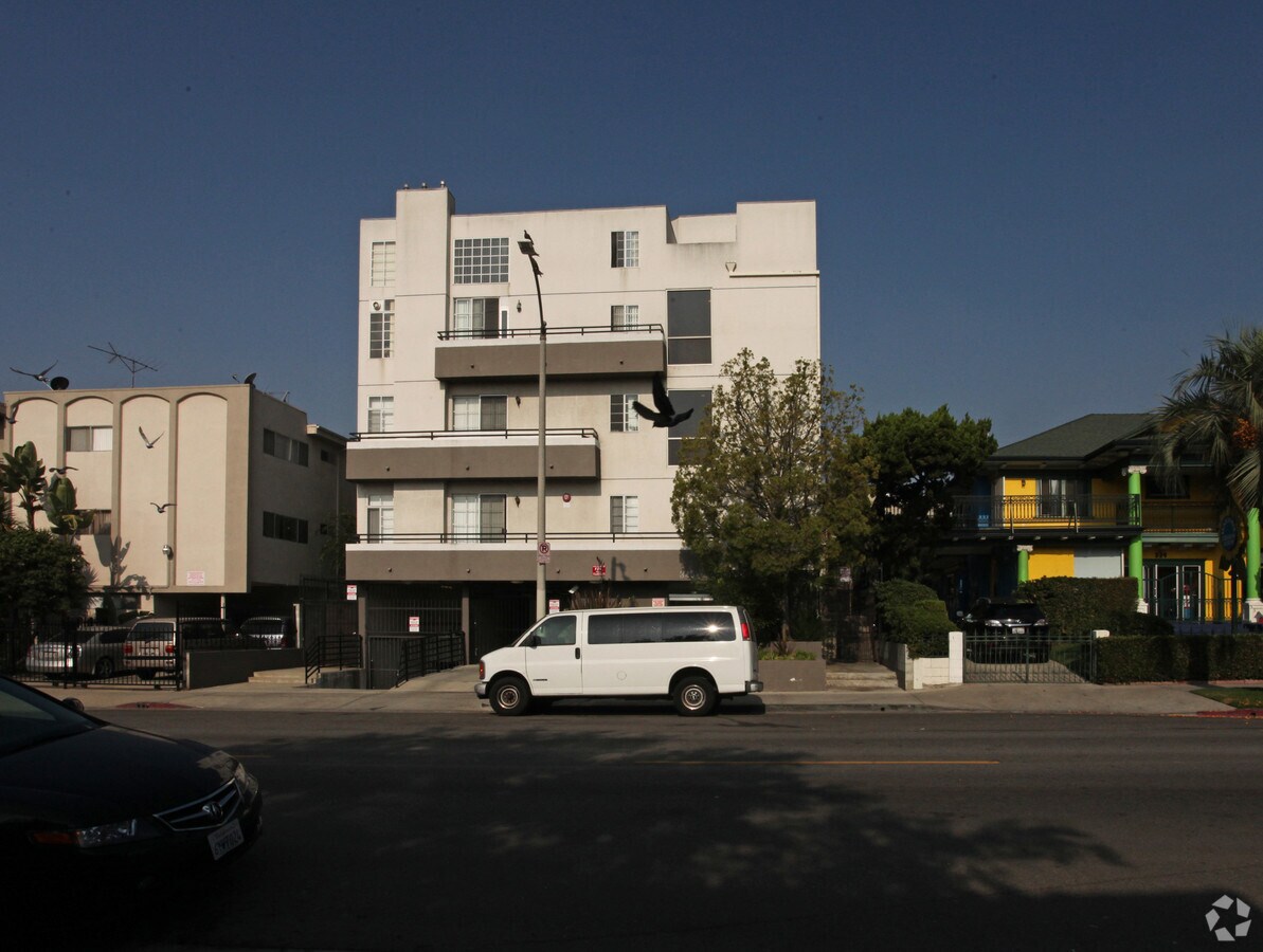 345 S Oxford Ave - 345 S Oxford Ave