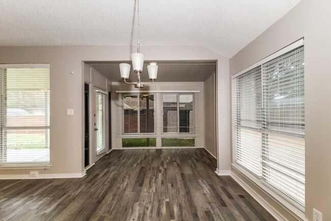 Photo - 5912 Hillview Dr