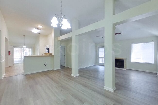 Photo - 324 Risdon Way