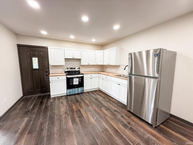 Photo - 1900 N Market St