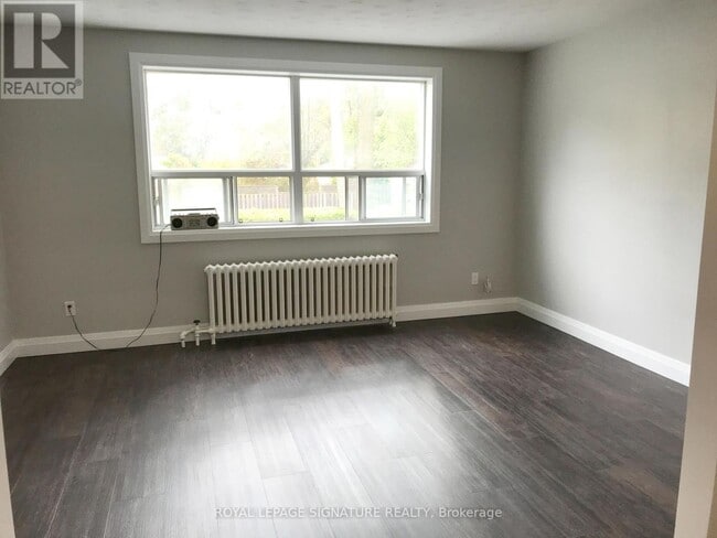 Photo - 273 Lakeshore Rd E