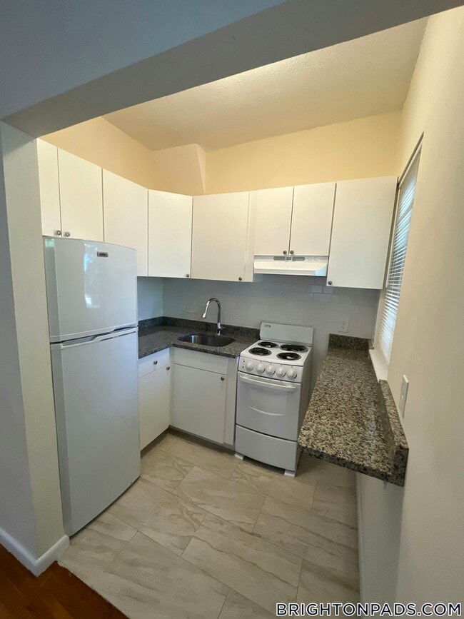 Building Photo - 2018 Commonwealth Ave Rental
