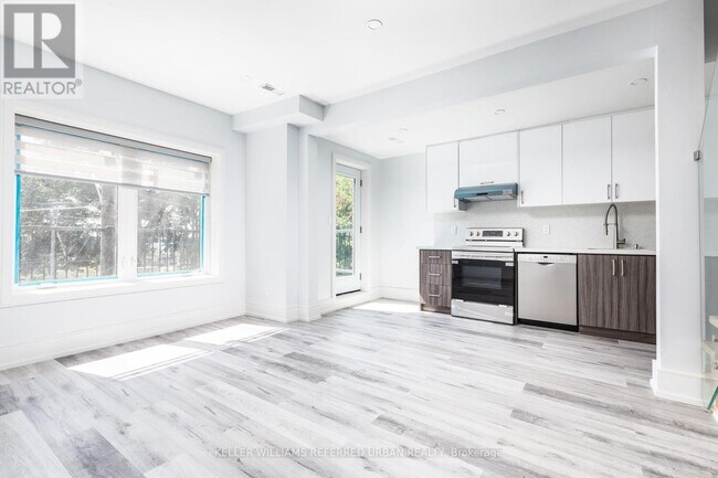 Photo - 1588 King St W
