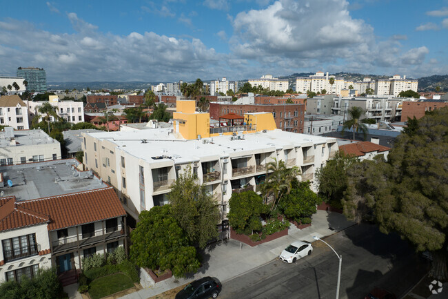 Building Photo - 659 S Cloverdale Ave Rental