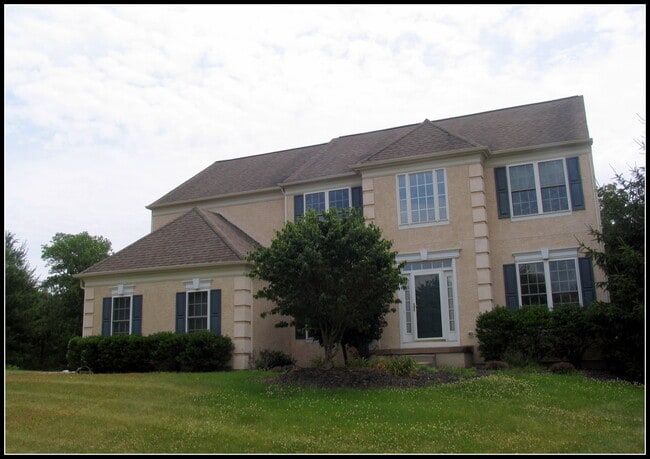 Building Photo - 2812 River Willow Dr