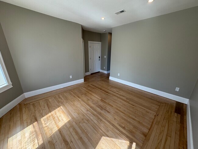 Photo - 29 Cameron Ave Unit 3