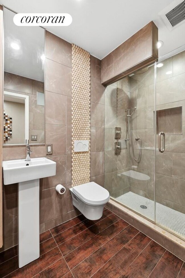 Photo - 557 W 159th St