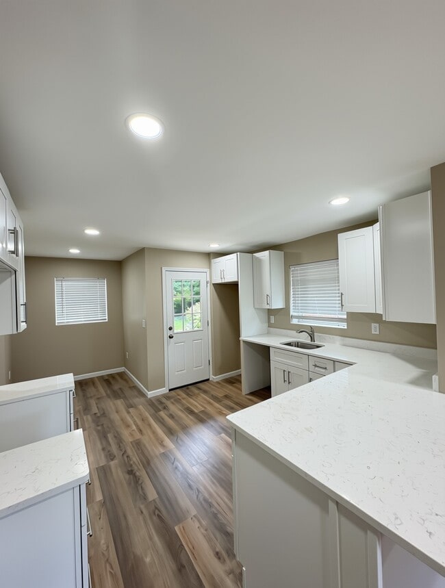 Photo - 5125 Highview Dr