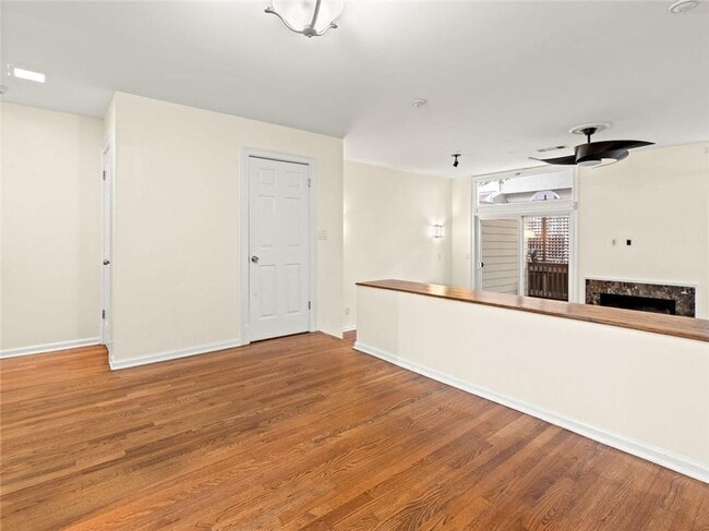 Photo - 206 6th St NE