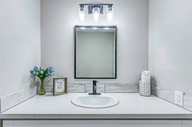 Building Photo - 8707 Collingsdale Rd