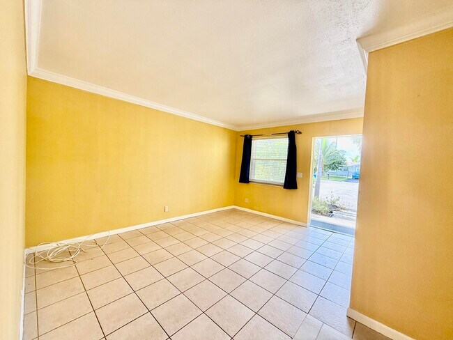 Photo - 1607 Holly St Unit 6