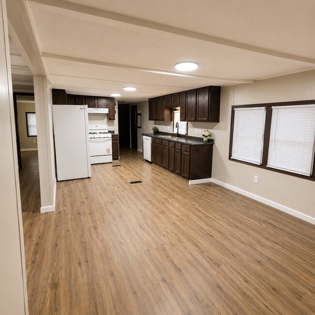 Building Photo - 93 Deerwood Park