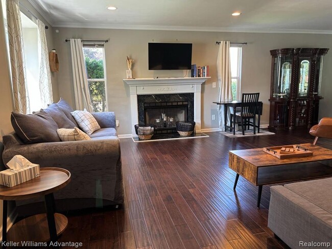 Photo - 2057 Holly Berry Ln