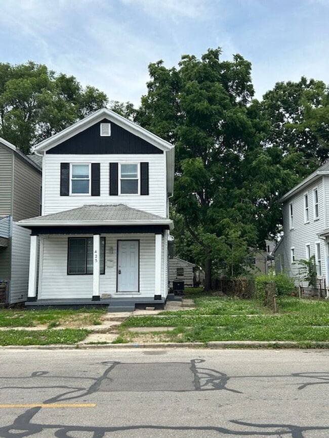 Building Photo - Renovated 3 Bedroom, 2 Full Bath Home Minutes from Downtown Dayton