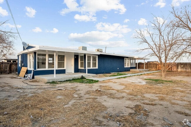 Building Photo - 13057 Davenport St Rental