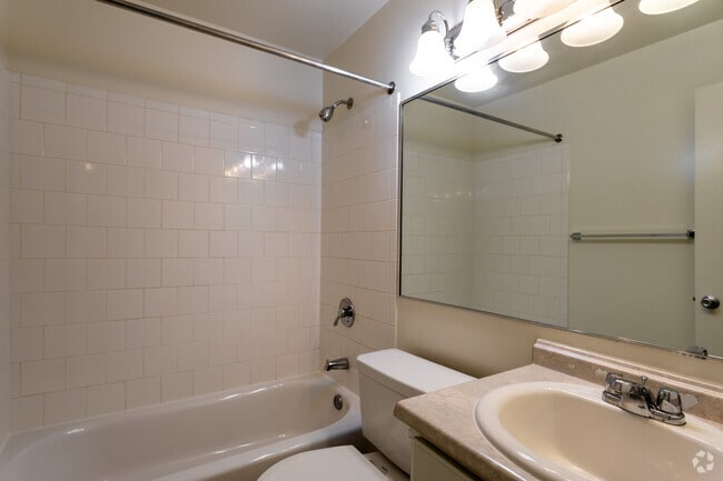 3 BR, 2BA Townhome - 1200SF