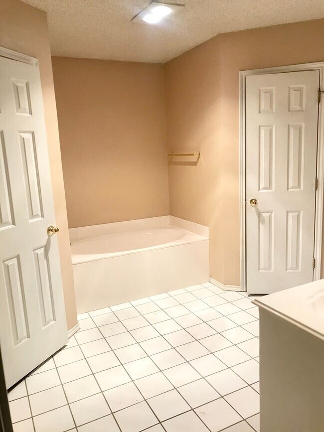 Photo - Fantastic 3/2/2 located in South Lubbock! Preleasing for JULY 1st!!