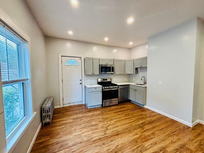 Building Photo - 28 Wabon St