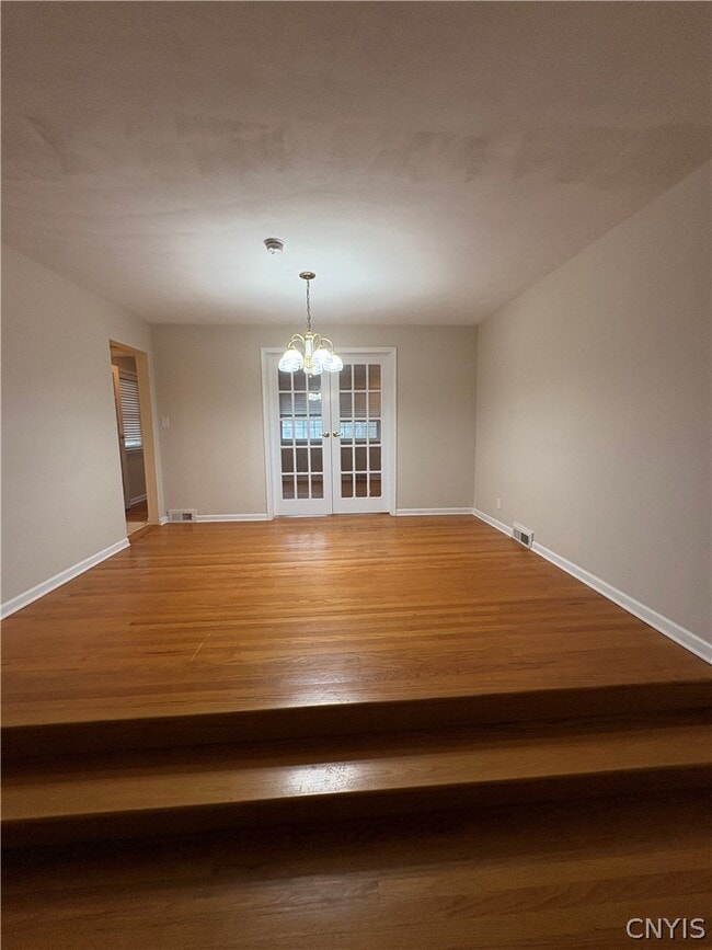 Photo - 215 Locksley Rd