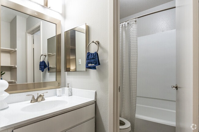 Photo - Harbour Point Apartments