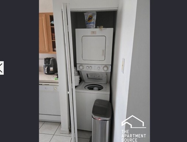 Photo - 1037 W Polk St Unit 5