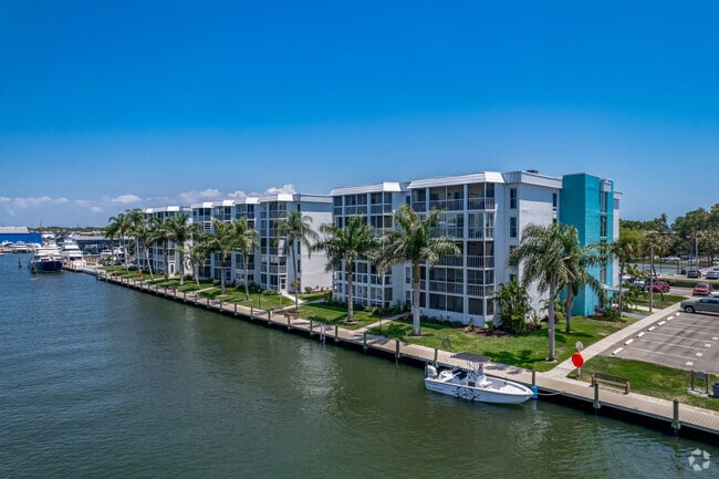 Photo - Moorings of Maximo