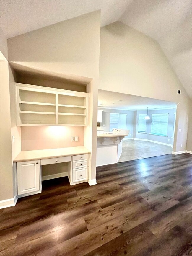 Photo - 702 Wickham Dr