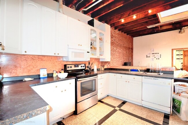 Building Photo - 27 Saint Marys Ct Unit 5