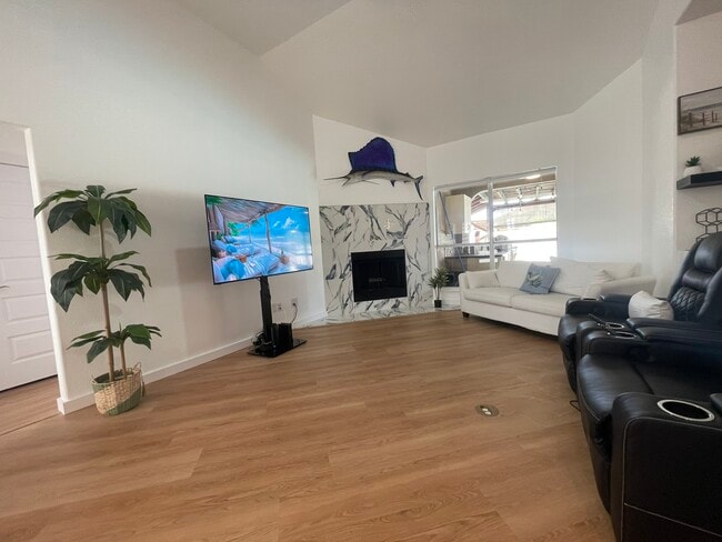 Photo - 15829 Vincent Dr