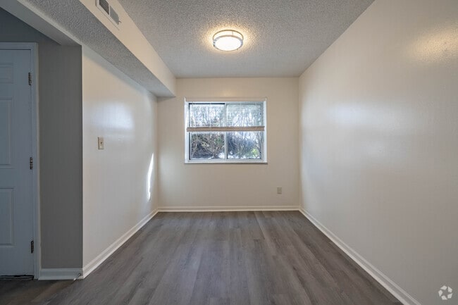 2BR, 2BA - 1,050SF - Dining Room