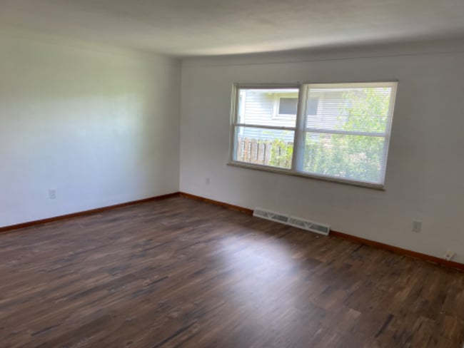 Photo - 123 Napoleon Rd