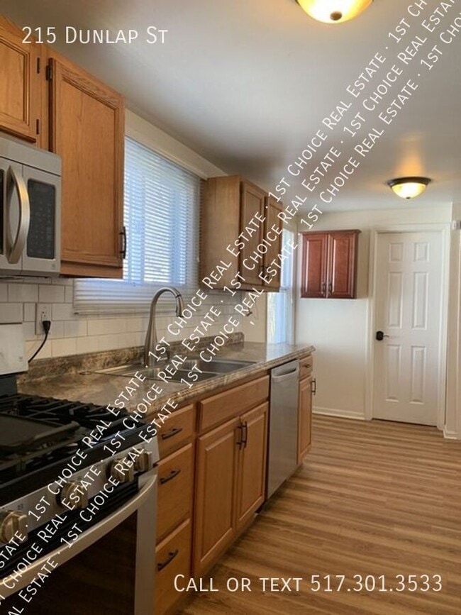 Photo - 215 Dunlap St