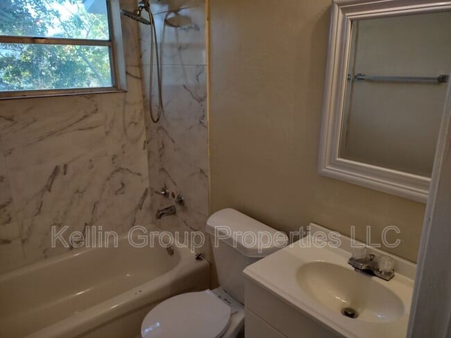 Photo - 157 E Northside Dr Unit Apt 1