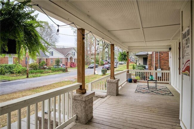 Photo - 1130 Larosa Terrace SW