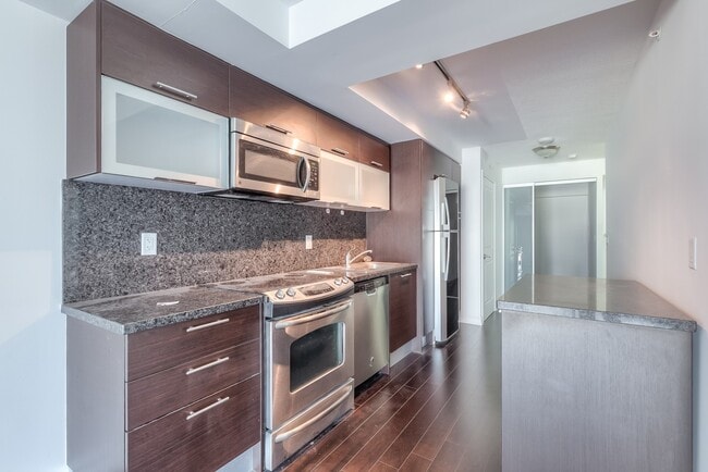 Building Photo - 386 Yonge St Unit 1816