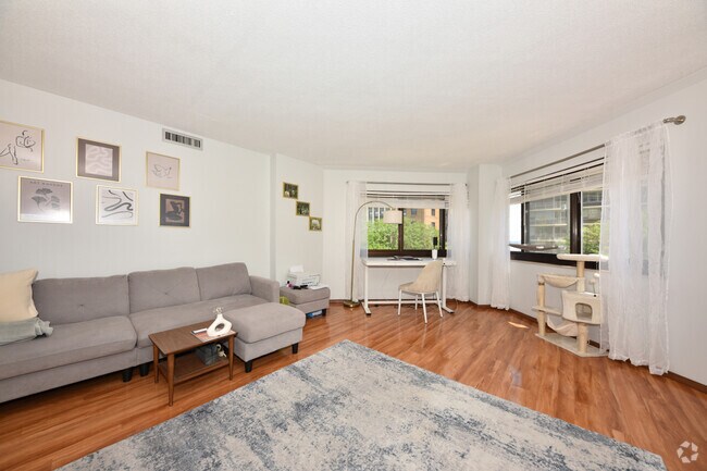 Building Photo - 1633 N Prospect Ave Rental