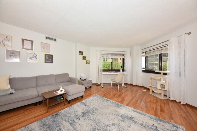 Photo - 1633 N Prospect Ave Apartamento