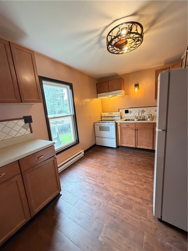 Photo - 210 W Oak Orchard St