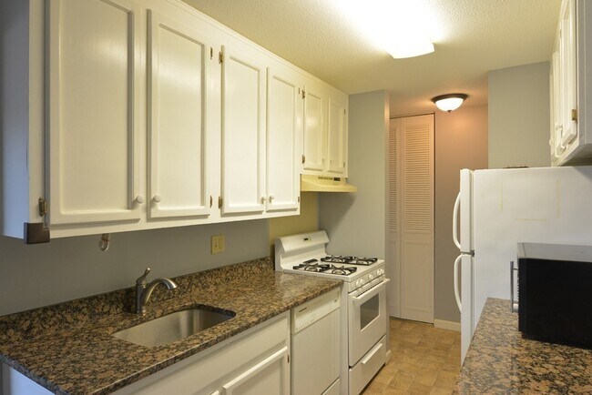 56 Shrewsbury Green Dr Unit I