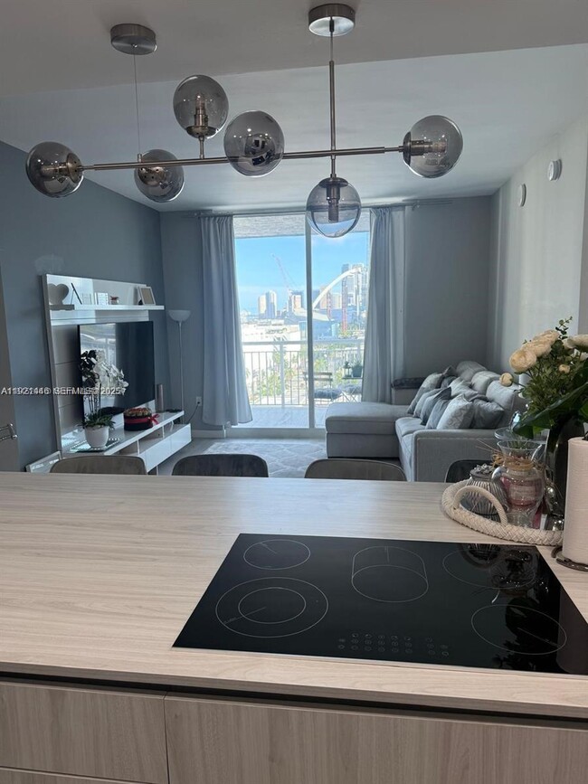 Photo - 275 NE 18th St Unidad 1405