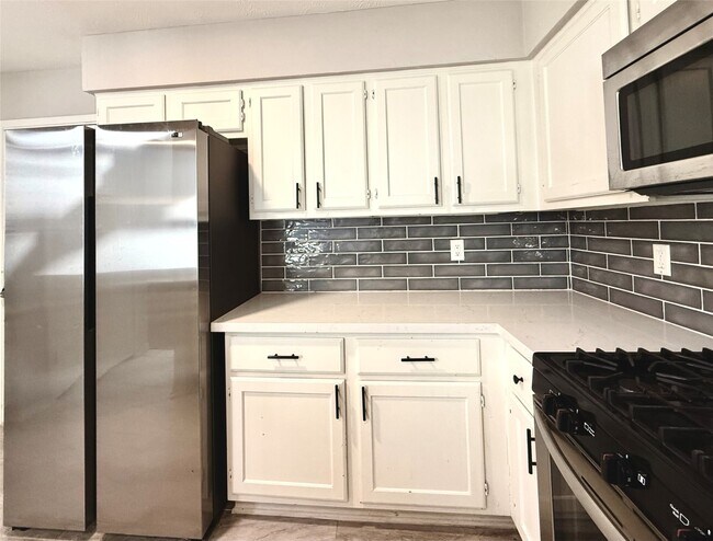 Photo - 4223 Amir St