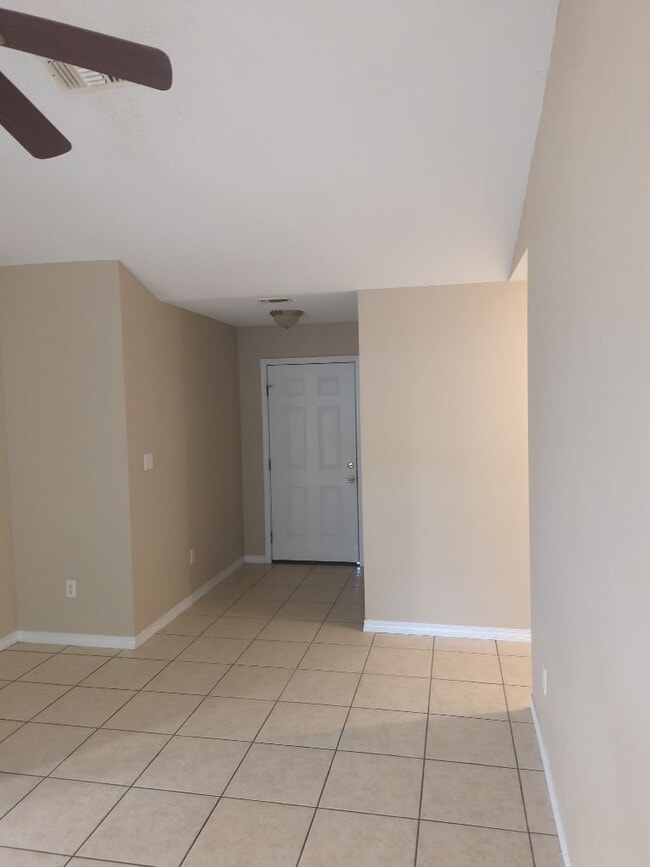 Photo - 2560 Kingston Rd