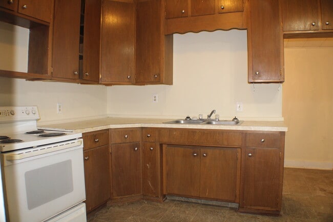 Photo - 620 Tilden St