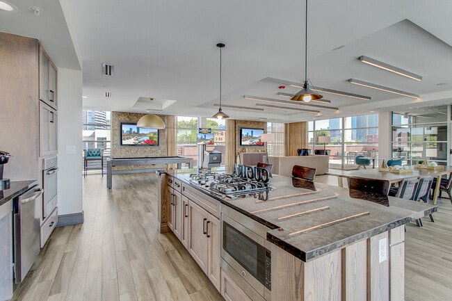 555 Ross apartments — community photo