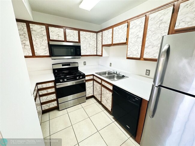 Building Photo - 15290 SW 106th Ln Unit 333-333 Rental